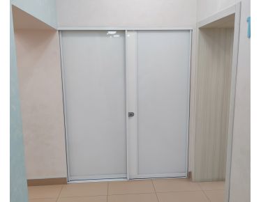 Двери-купе белый глянец с замком для гардеробной комнаты