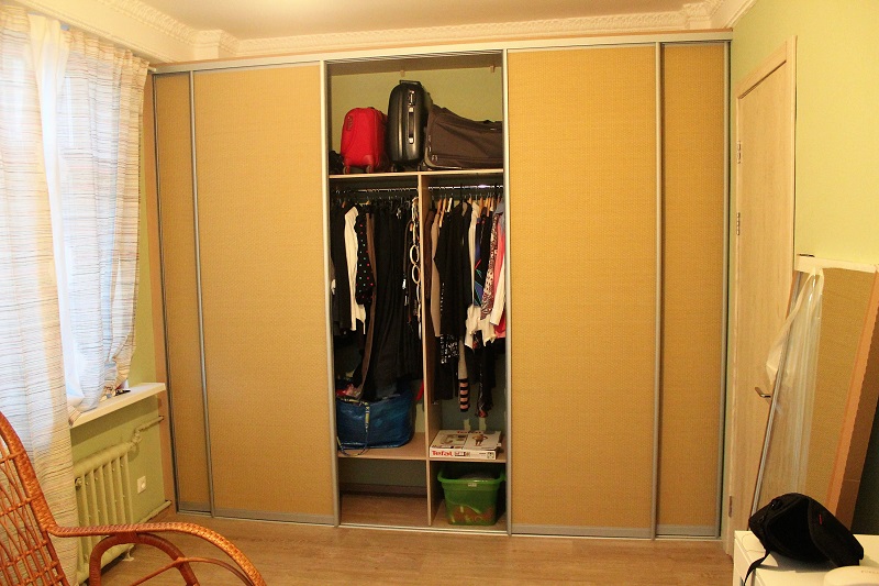 Встроенный шкаф-купе в спальню, двери с Ротанговым плетением