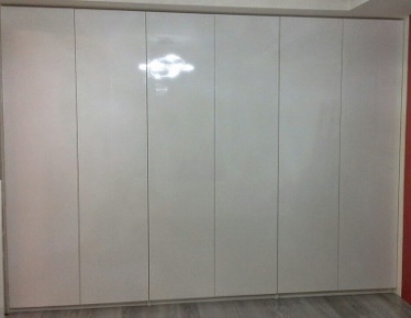 Встроенный распашной шкаф на заказ, белые глянцевые двери AGT
