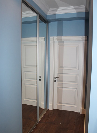 Встроенный шкаф-купе с зеркалами в коридор